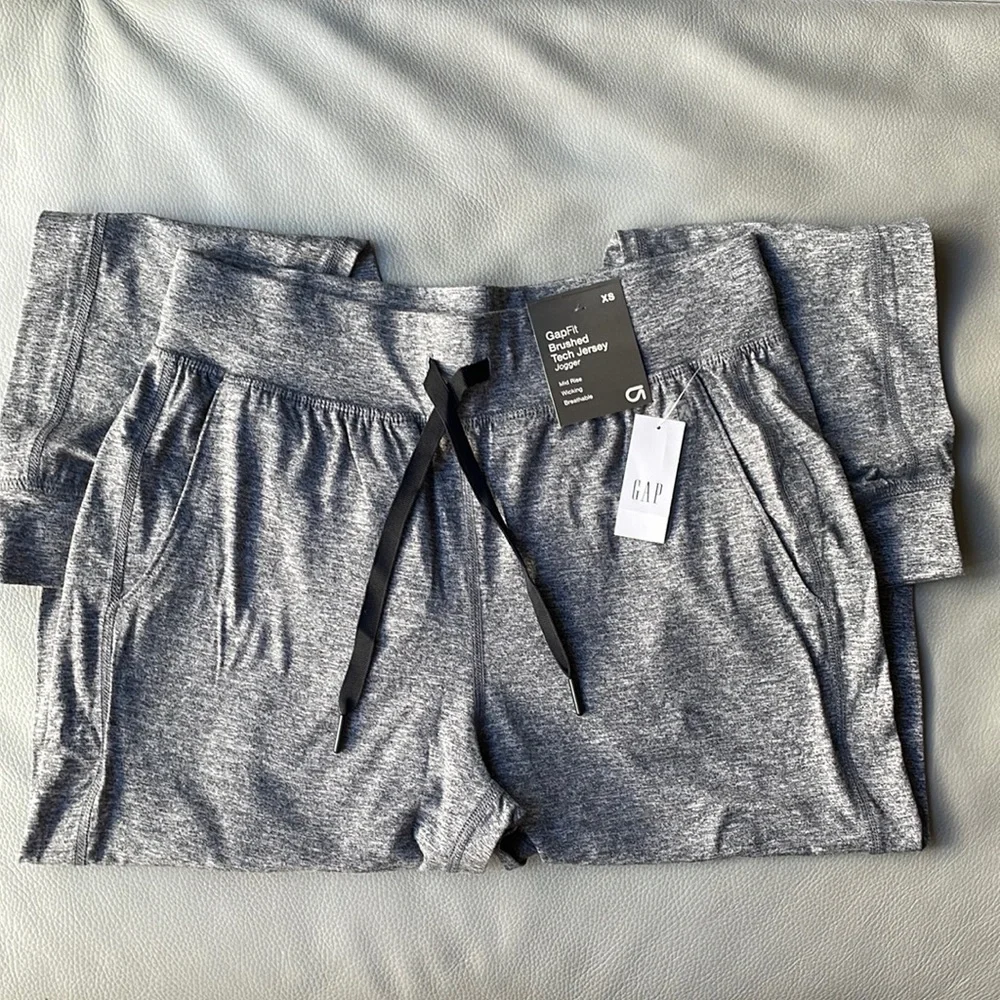 NWT - GapFit Brushed Tech Jersey Jogger - Picture 3 of 12